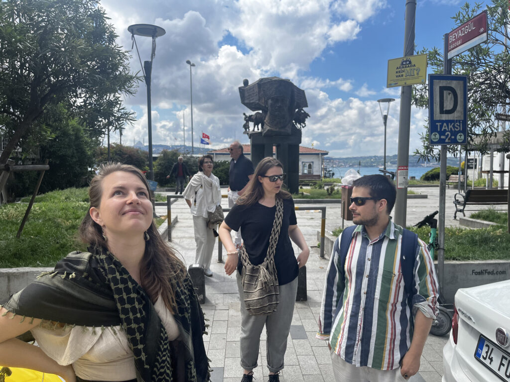 Arnavutkoy Bosphorus - Small square at the entrance - The Other Tour