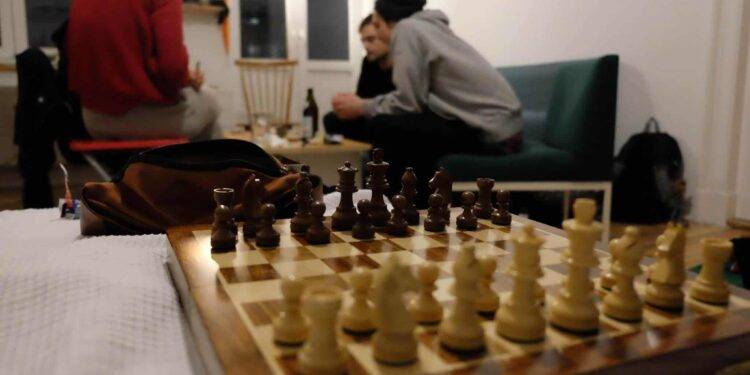 1. d4 for the Win?! Chess in the Café! 