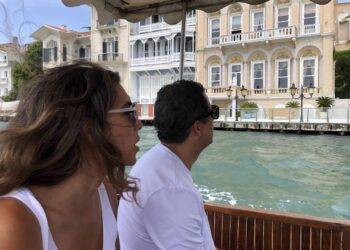 Private cruise on the Bosphorus during "The Other Tour" of Istanbul