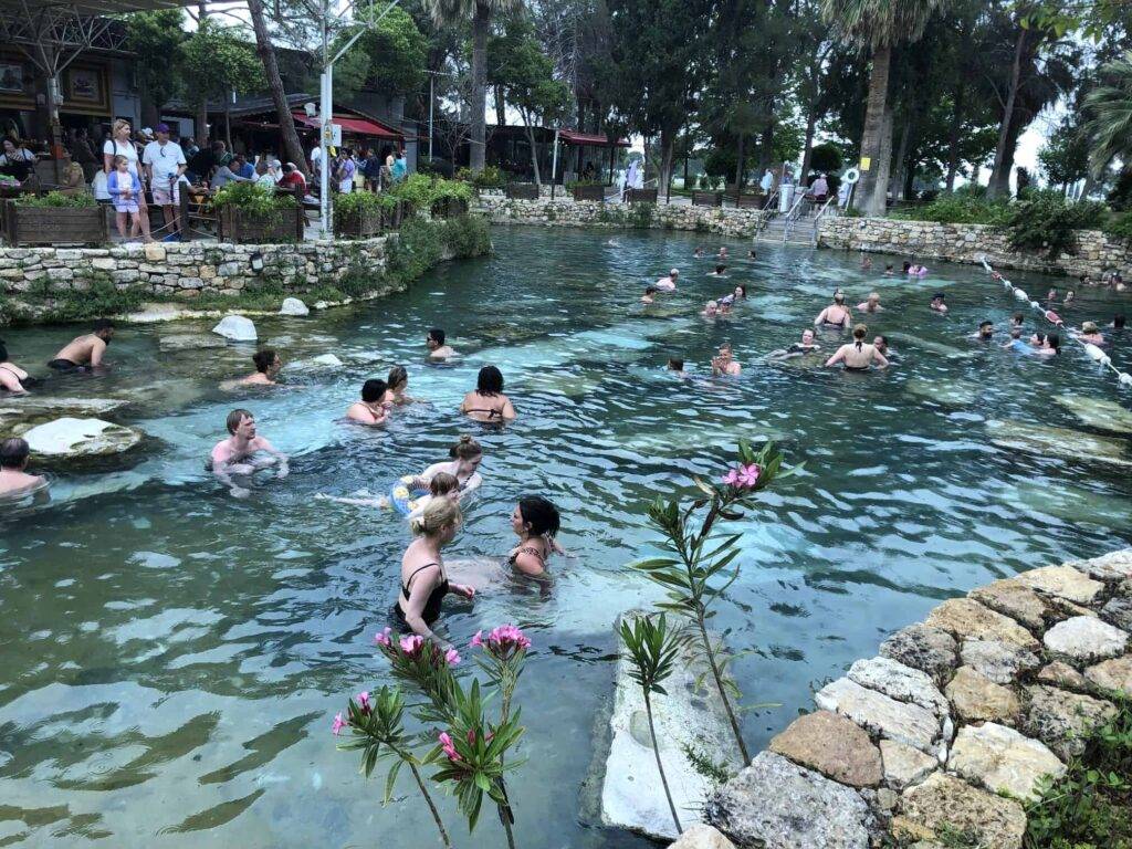 Guided tour and relacation in Cleopatra's Pool inside Hierapolis Ancient City in Pamukkale, Türkiye.