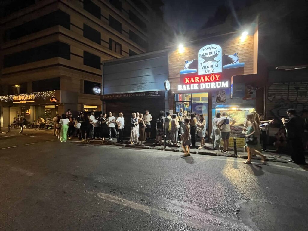 Karaköy Fish Wrap - long lines at night