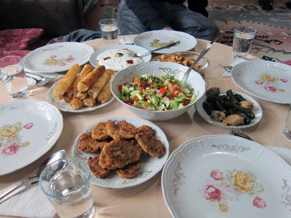 The Other Tour Istanbul - Lunch - The plates are ready - big size