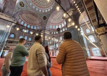 Inside the Blue Mosque with a professional tour guide in Istanbul - The Other Tour 2025