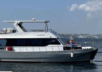 Private Bosphorus Yacht for 15–40 Guests: Meet Ortaköylü
