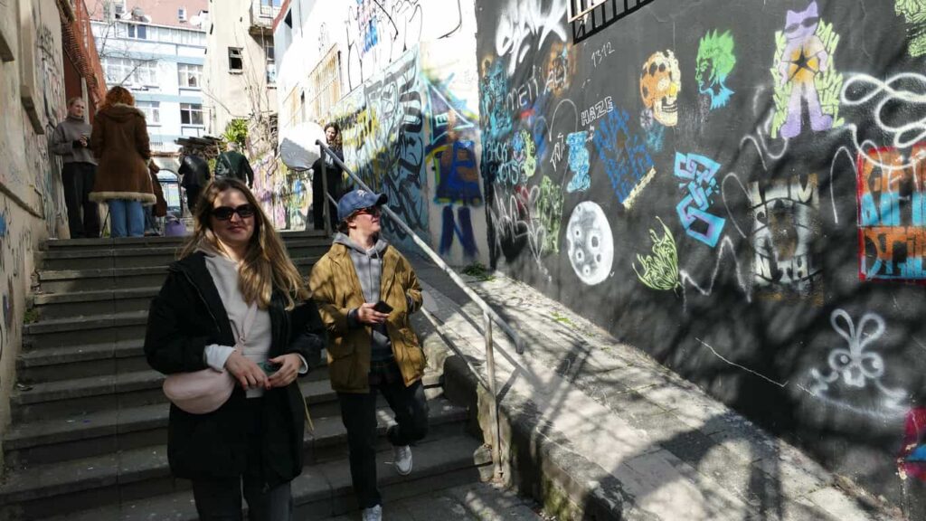 Kadikoy walls with street art (1)