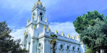 Iron Church - Fener - Golden Horn - The Other Tour