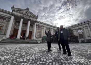 The Other Tour’s Lead Female Guide: Zeynep Karakasoglu