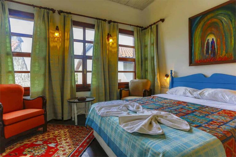 Atella Art Hotel inside a room