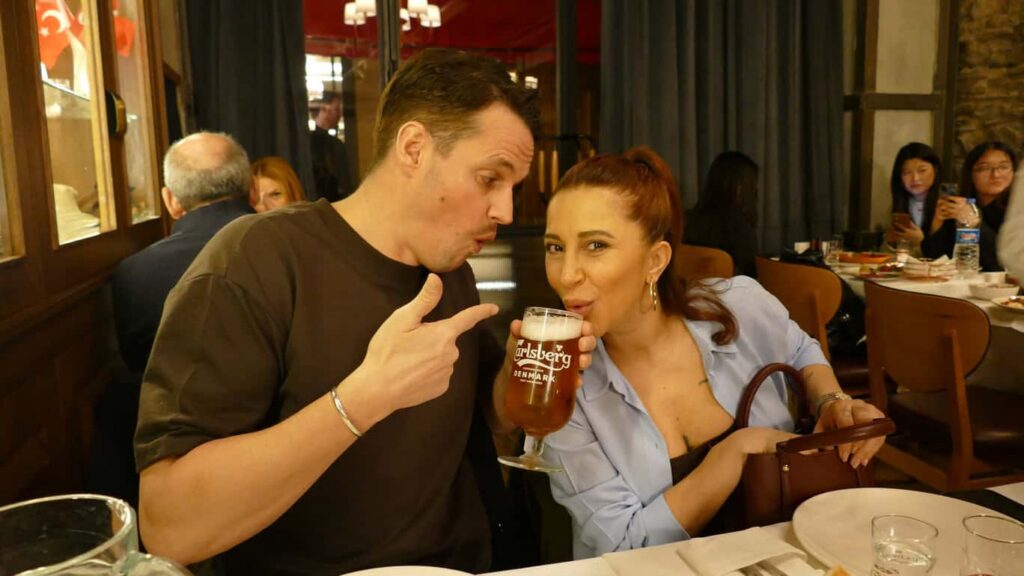 Galata Meyhanesi - Trevor Brown and Selda Brown (1)