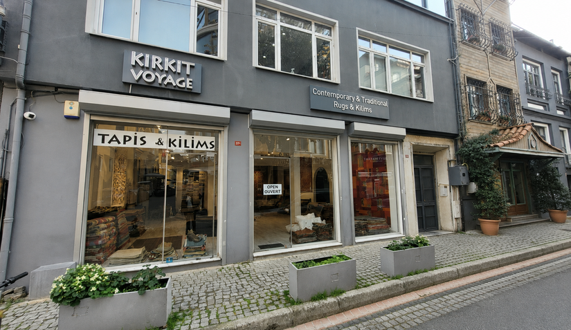 Exterior of Kirkit Voyage rug store in Sultanahmet, Istanbul, displaying contemporary and traditional Turkish rugs and kilims.