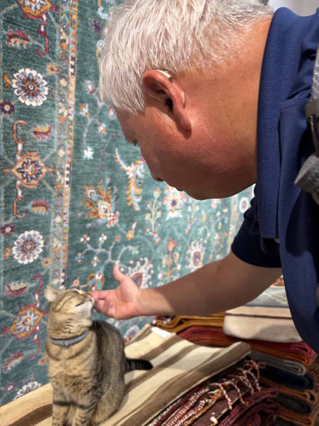 Jim pets the Puspus at Kirkit
