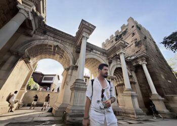Kagan Ozsakaci at Hadrians Gate
