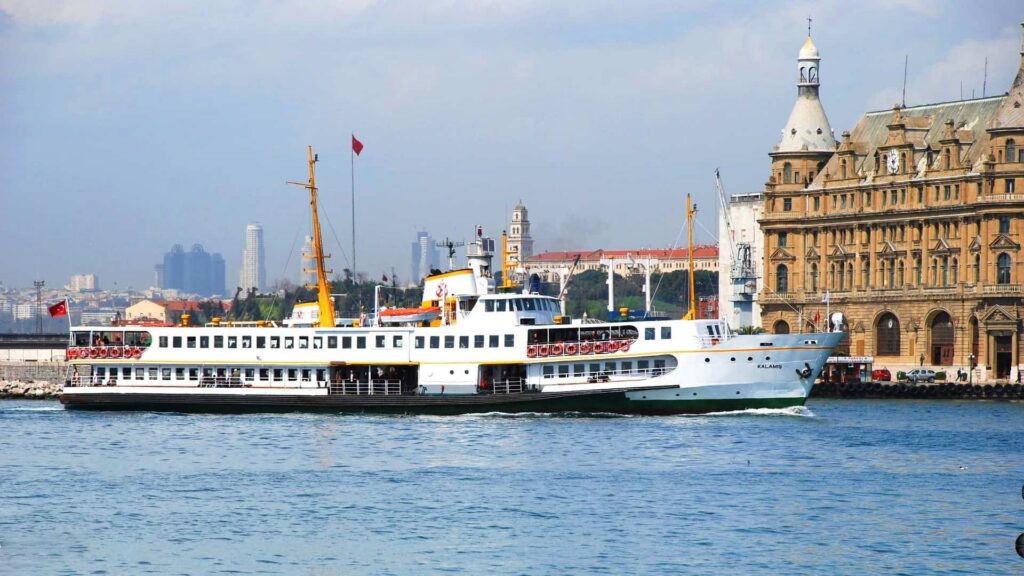 Şehir Hatları passenger ferry crossing the Bosphorus in Istanbul