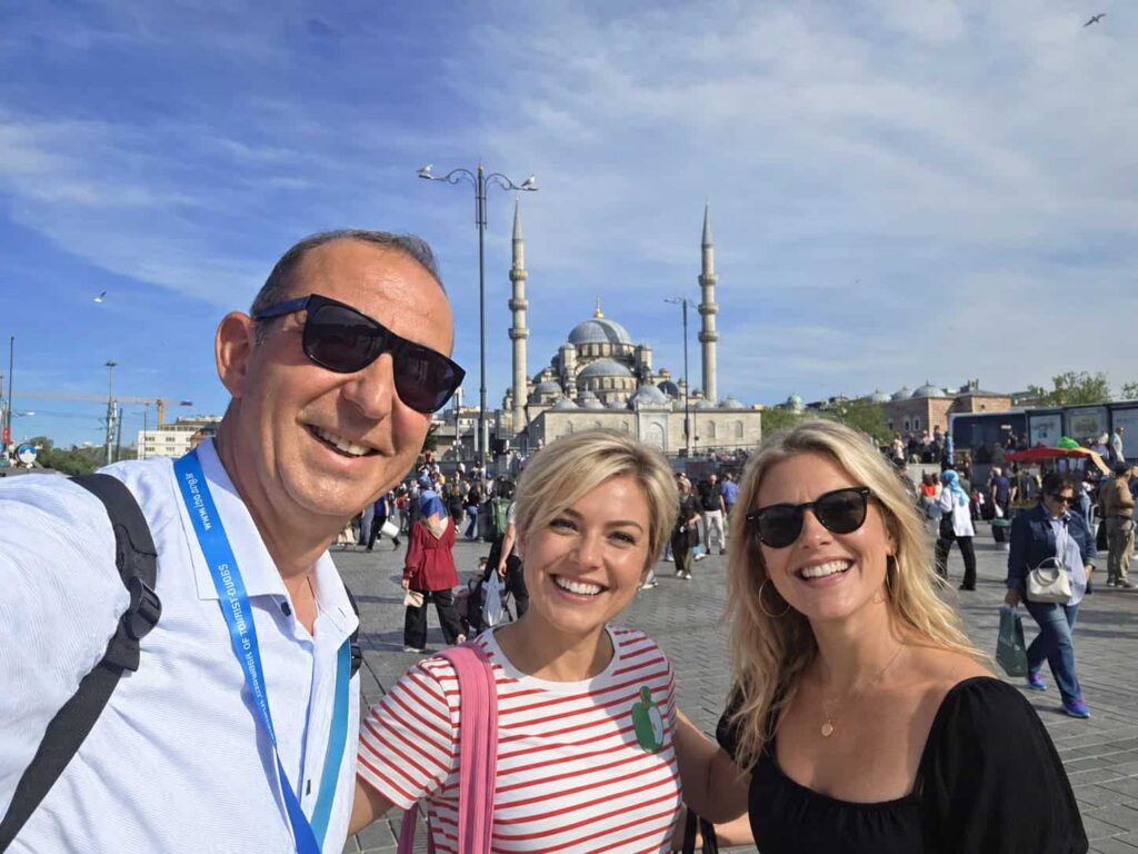 Ahmet Can Gürel - Professional Tour guide with clients - The New Mosque