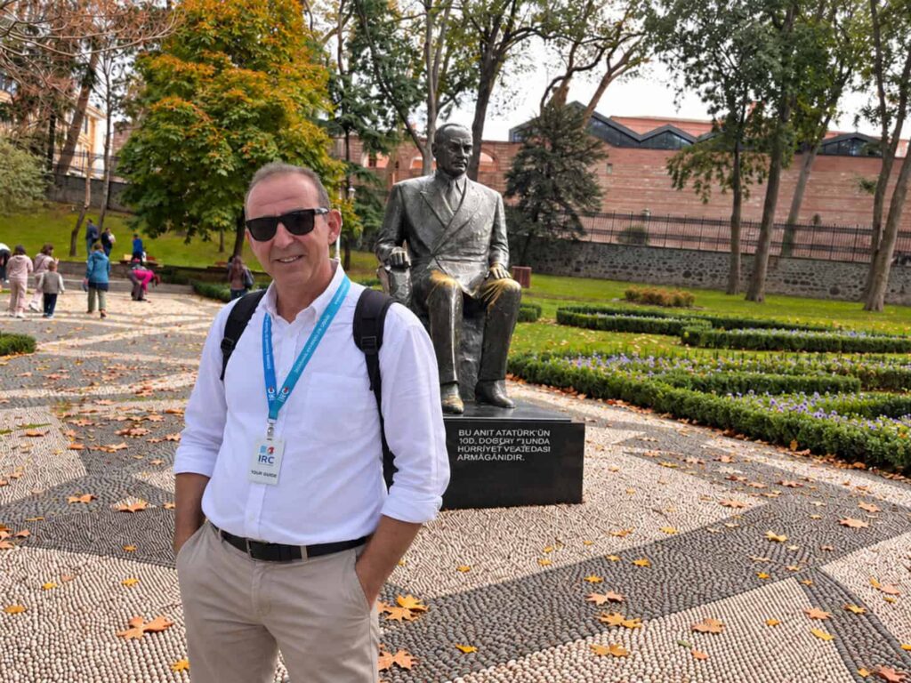 Ahmet Can Gürel by the Ataturk Statue in Gulhane Park (1)