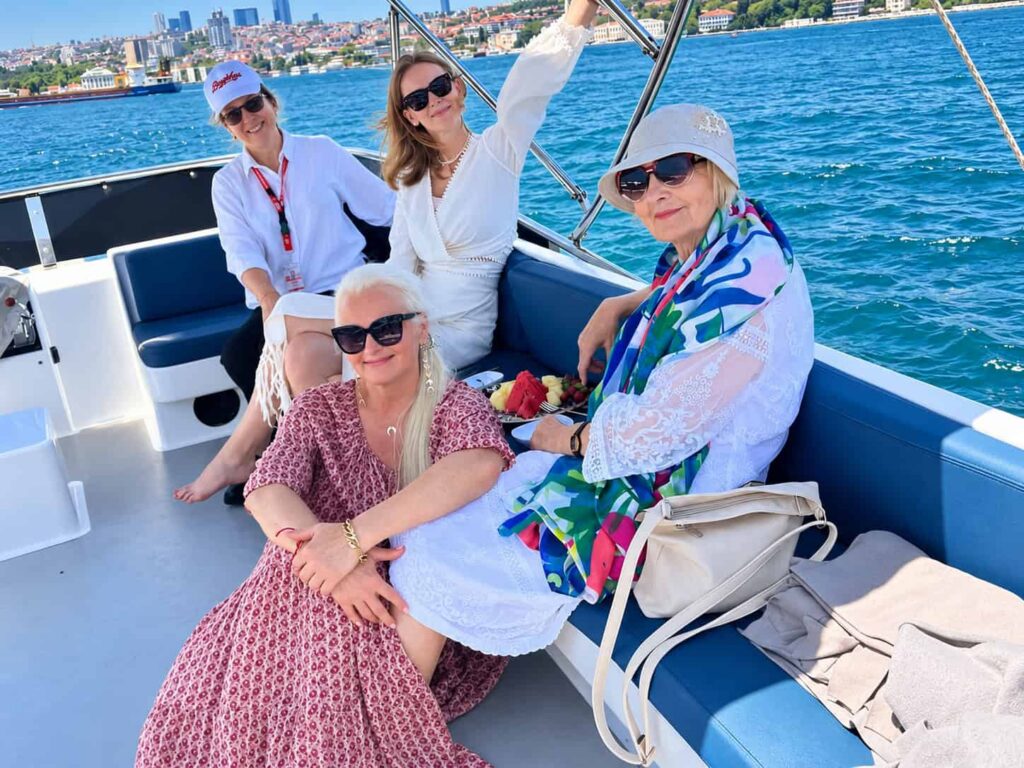 Altın Üstün - Russian speaking tour guide on the Bosphorus cruise (1)