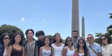 omer at the hippodrome with family